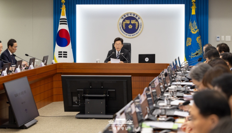 李대통령 "사정기관이 국가질서 어지럽혀…엄정하게 단죄해야"