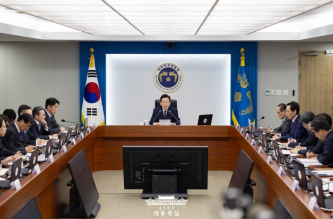 李대통령 주재 제16차 수석 보좌관 회의…"외교 노력의 최종 목적은 국민들의 더 나은 삶 만드는 것"