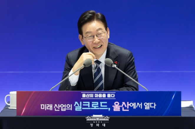 李대통령 "지방 분권은 국가 생존 전략…5극 3특으로 대대적 재편"