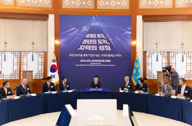 李대통령 "대한민국이 세계 최고 투자처 되도록 객관적 환경 조성"