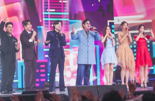TV CHOSUN '금타는 금요일' '영원한 오빠' 윤수일, 데뷔 50주년 소감 "로제 역할 컸다"