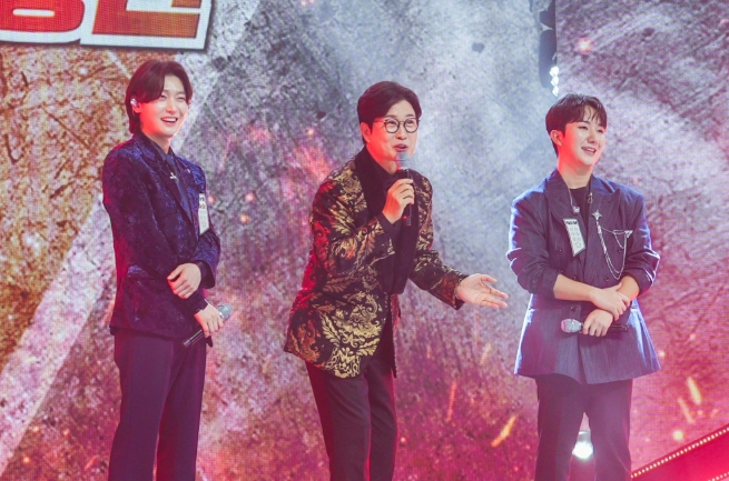 TV CHOSUN <금타는 금요일> 眞 김용빈, 명품 저음 폭발... 윤수일 "독보적 창법" 극찬 세례