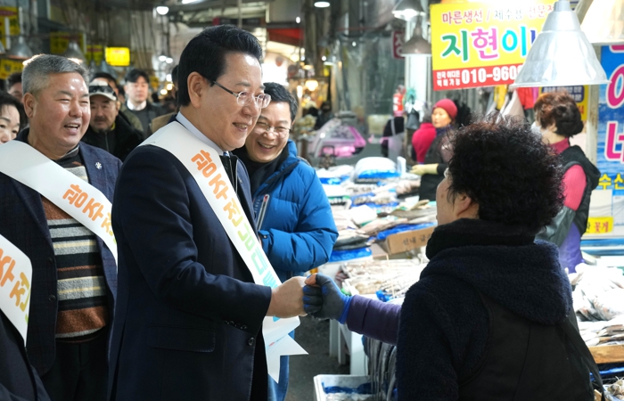 김영록 전남도지사 “통합시대 전통시장, 도시 경쟁력 돼야”