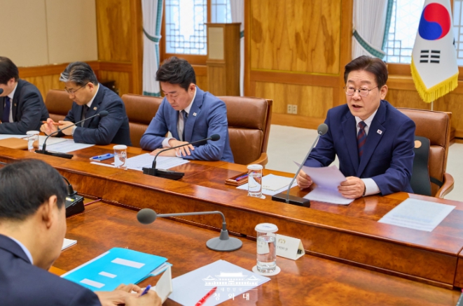 李대통령 "최악 상황 염두 선제 대응…석유 최고가격제 신속 도입"