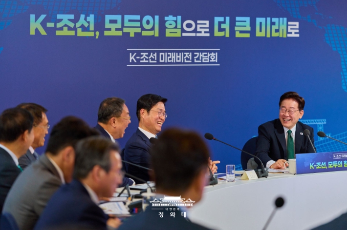 李대통령 "조선산업 튼튼한 생태계 구축…정부 역할 중요"
