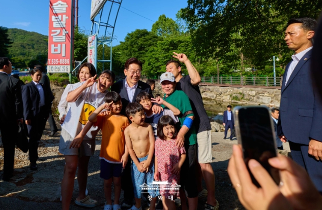 이재명 대통령 부부, 포천 백운계곡 방문