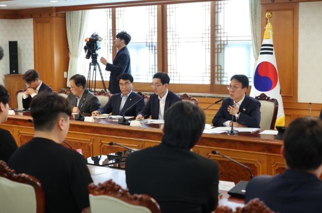 김민석 국무총리, 투표용지 부족 관련 대학생과의 간담회 개최