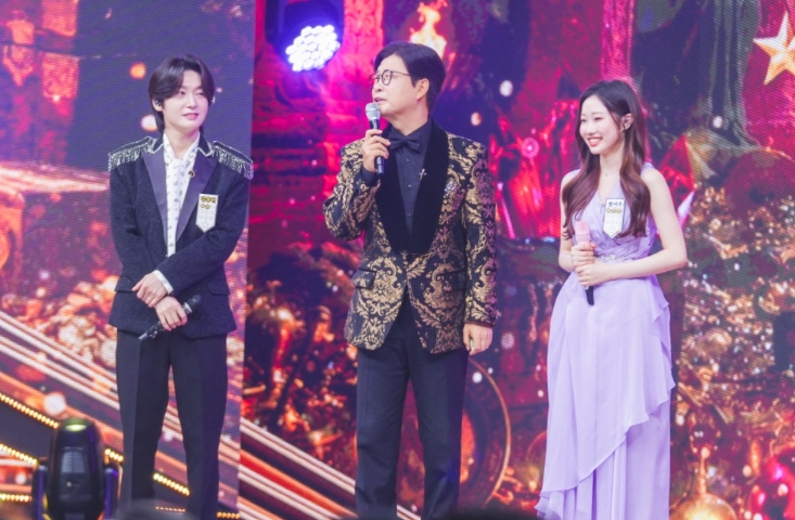 TV CHOSUN [금타는 금요일] 眞 김용빈 "연상 좋아한다" 깜짝 고백! 누나들 홀릴 '연하의 남자' 변신