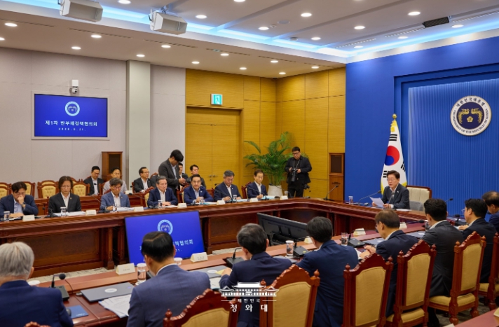 李대통령 "국민 신뢰 확보 못하면 모든 성과 모래성처럼 쉽게 무너져"