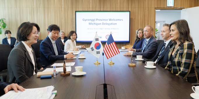추미애 지사, 그레첸 휘트머 미시간 주지사 만나“미래차 글로벌 동맹으로 함께 도약하자”