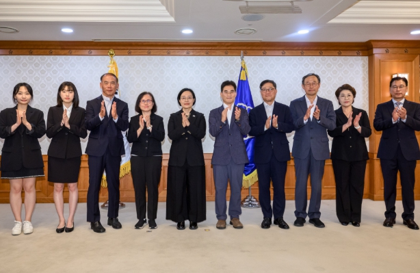 한성숙 국무총리,  제11차 자살예방정책위원회 위촉식 및 회의 주재