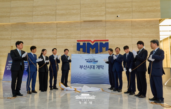 이재명 대통령, HMM 부산 본점 제막식 및 격려 방문