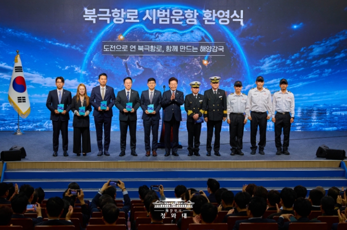李대통령 "북극항로 시대 대비, 부산·동남권 미래 함께 열어가겠다"