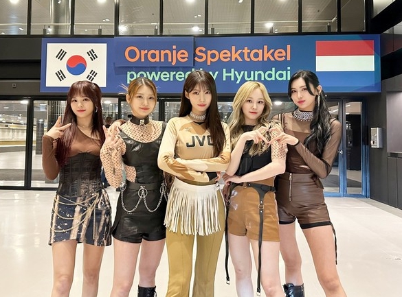 에버글로우, 2022 FIFA 카타르 월드컵 기념 공연 성료…네덜란드 1만5천 관중 '열광'
