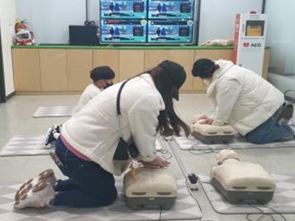 서울시, 반포역 시민안전체험관에서 심폐소생술 배우세요