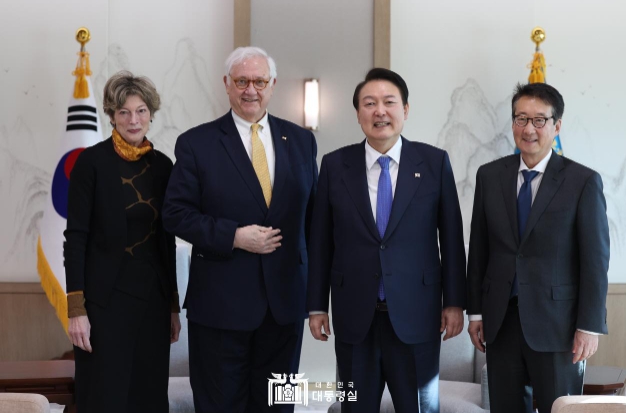 尹대통령, 美 전략국제문제연구소 회장 접견