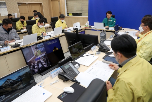 김진태 강원도지사, 화물연대 운송거부 대응 2차 재난안전대책본부 회의 개최
