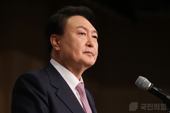 尹대통령, 화물연대에 “업무중단 끝내고 경제위기 극복에 힘 모아주길”