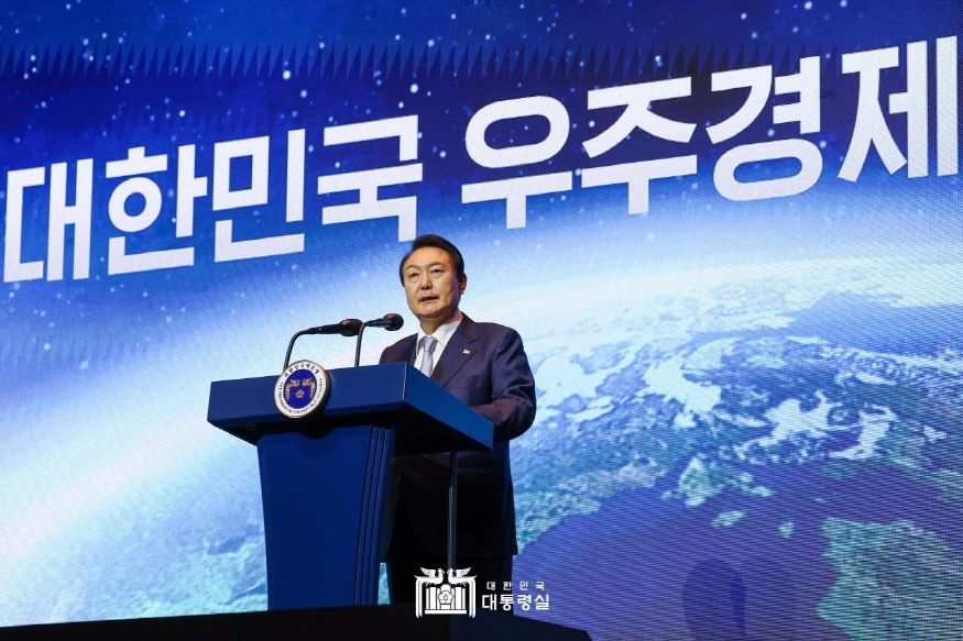 尹대통령, “2032년 달 착륙·채굴…광복 100주년 2045년 화성 착륙”