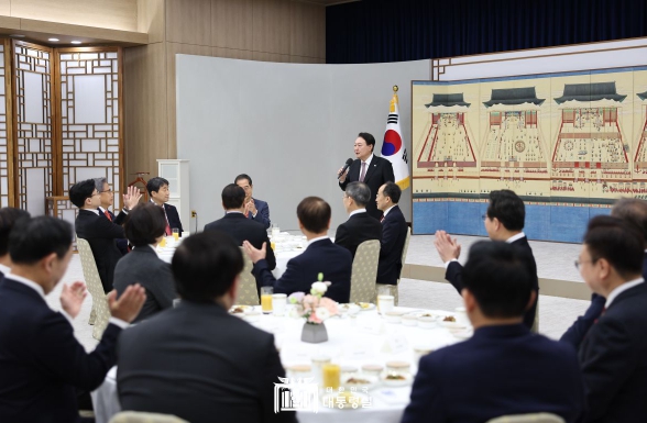 尹대통령, 국무위원 및 참모들과 함께 떡국 조찬