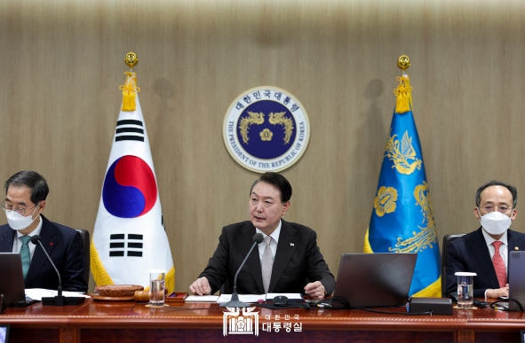 윤석열 대통령, 2013년 1회 국무회의 주재