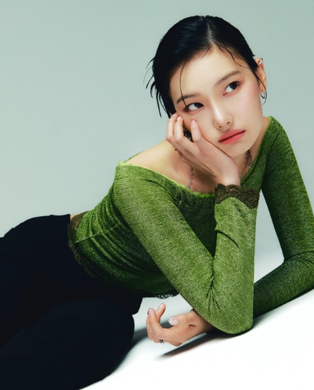 신예 싱어송라이터 이지카이트(Izykite), 뉴런뮤직과 전속계약 체결! 폴킴·픽보이와 한솥밥