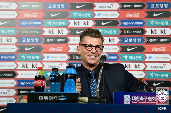 콜린 벨 감독 “다가오는 월드컵, 최대한 높게 올라간다”