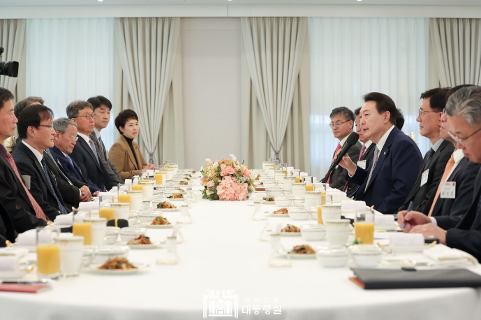 윤석열 대통령, 바라카 원전 기업인 초청 오찬 간담회 