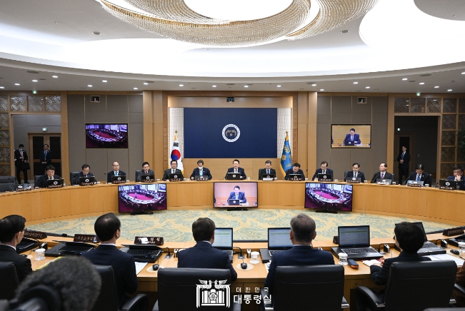 윤석열 대통령, 제6차 국무회의 주재