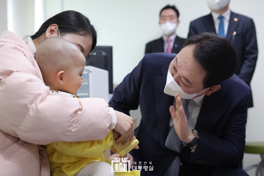 윤석열 대통령, 서울대 어린이병원 방문