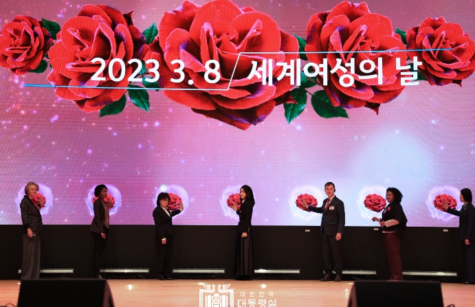 김건희 여사, 여성의 날 행사 참석..."사회안전망 확충"