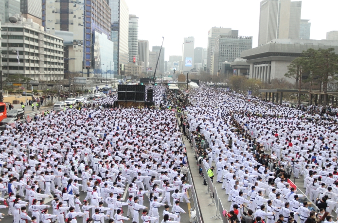 국기원, 서울의 심장, 광화문거리에 물결 친 20,000여 태권도인