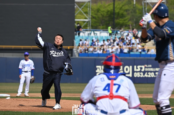 윤석열대통령, 2023 프로야구 개막전서 시구...야구박물관 기증 예정
