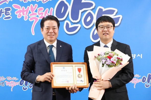 안양시, ‘안양역 심폐소생술’의인에 표창 수여