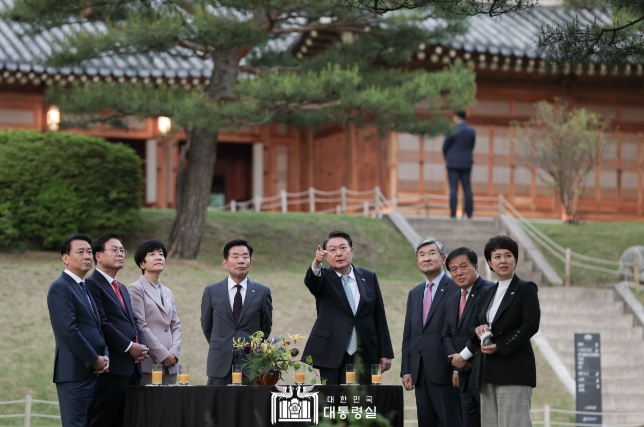 윤석열 대통령, 靑 상춘재서 국회의장단 초청 만찬