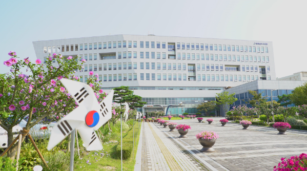 충남교육청, 스승의 날 맞아 유공교원 995명 표창