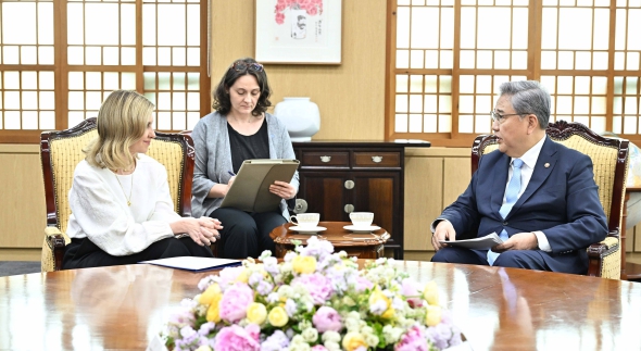 박진 외교부장관, 젤렌스카 우크라이나 영부인 면담