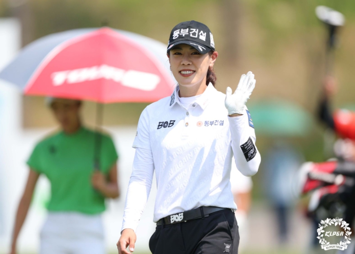 [셀트리온 퀸즈 마스터즈 2R] '엄마골퍼' 박주영, KLPGA투어 266번째 대회에서 첫 우승 도전
