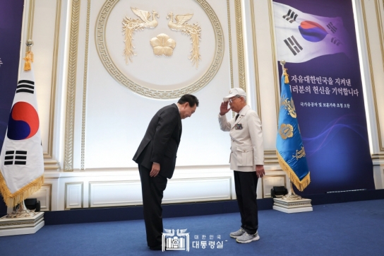 尹대통령 부부, 국가유공자 등 190명 오찬…최고의 의전과 예우
