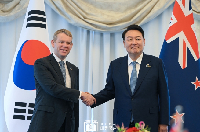 윤석열 대통령, 뉴질랜드 총리와 정상회담