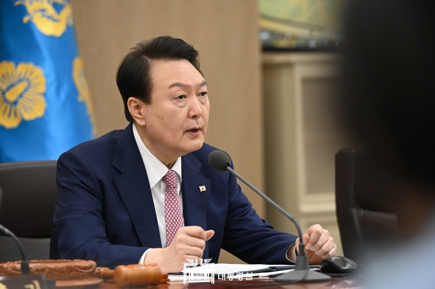 尹대통령, 첫 개각…"약탈적인 이권 카르텔과 과감하게 맞서 싸워달라"
