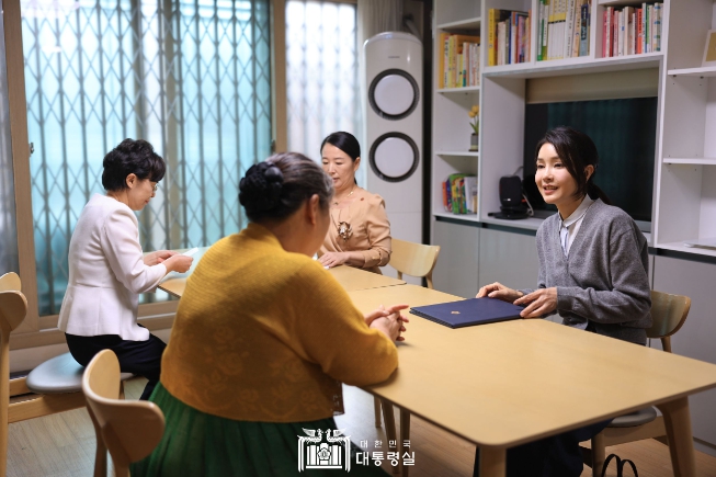 김건희 여사, 추석 앞두고 미혼모자가족 복지시설 방문