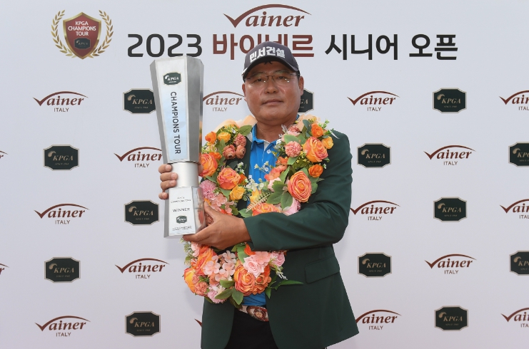 문충환, ‘2023 바이네르 시니어 오픈’서 정상 등극… 시니어 부문 첫 승