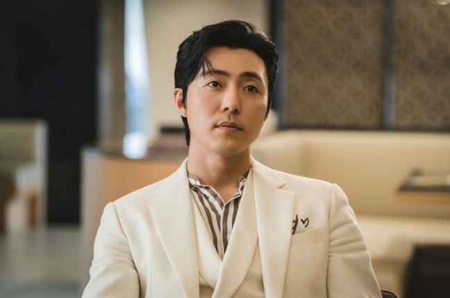 '마에스트라' 이무생, 마성의 불꽃 남자 유정재 역! “소용돌이처럼 빠져들었다”