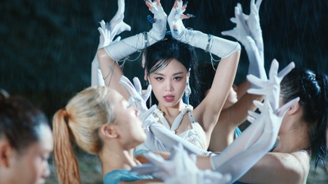 수진, 첫 솔로 EP ‘아가씨’ 10만 장 돌파! 남다른 솔로 파워 입증!