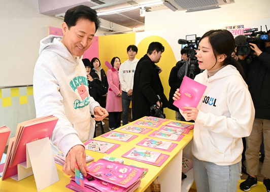 오세훈 시장, ‘서울 굿즈 팝업스토어’ 방문… “힙한 서울 라이프 체험해 보시길”
