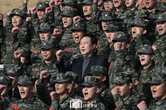 尹 대통령, 해병대 격려 방문…“적 도발시 단호·압도 대응”