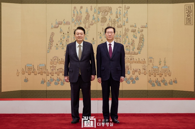 윤대통령, 박성재 법무부 장관 임명장 수여