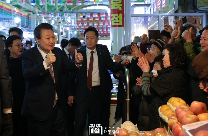 尹대통령, 서산동부전통시장 방문