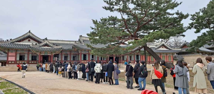 문화재청, 세계유산 창덕궁 주요 전각, 봄바람 쐬러 창호 ‘활짝’
